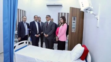 [العنوان المعاد صياغته]  
“مهمة غير متوقعة: محافظ الجيزة يزور مركز إمبابة لمساعدة مرضى الإدمان!”  

[KEYWORDS_SECTION_START]  
محافظ الجيزة, مركز إمبابة, الإدمان
