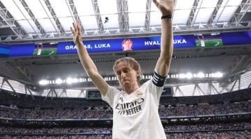 مودريتش يتأثر بالبكاء أثناء توجه ريال مدريد إلى “سانتياغو برنابيو” في الحافلة