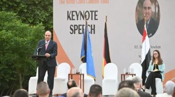 “وزير الري يحذر: تغير المناخ يهدد موارد المياه في مصر!”  
تغير المناخ, تهديد المياه, وزير الري المصري