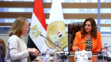 [العنوان المعاد صياغته]  
وزيرة التنمية المحلية تتعاون مع البنك الدولي لتنمية الصعيد بجهود جادة  

[KEYWORDS_SECTION_START]  
وزيرة التنمية المحلية, البنك الدولي, تنمية الصعيد