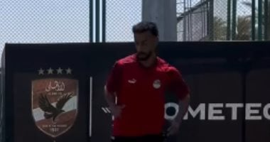 عبد القادر يتدرب في التتش قبل حسم مصيره مع الأهلي.. صور