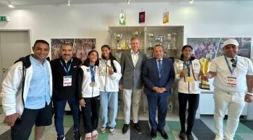 السفير المصرى بالمجر يزور بعثة الخماسى الحديث ويحتفل معهم بالإنجاز العالمى