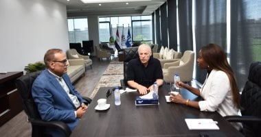 هاني أبو ريدة يلتقي مدير الاتحادات الأعضاء بالكاف
