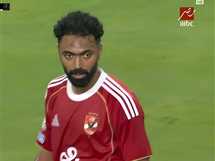 حسين الشحات يبلغ الأهلي بقراره النهائي بشأن الرحيل.. مدحت شلبي يكشف