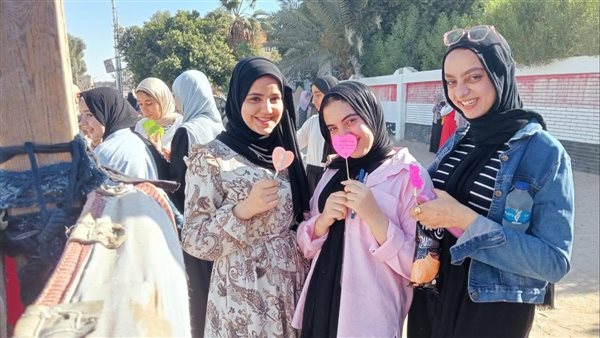 "تعليم الفيوم" ترسم البهجة علي وجوه طلاب الثانوية العامة