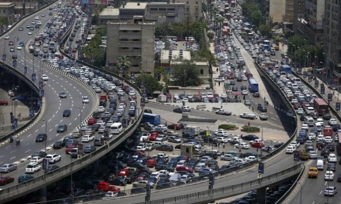 اعرف طريقك.. كثافات متحركة على أغلب محاور وميادين القاهرة والجيزة
