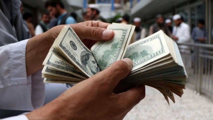 «الأخضر» بكام النهارده؟.. سعر الدولار الآن في مصر