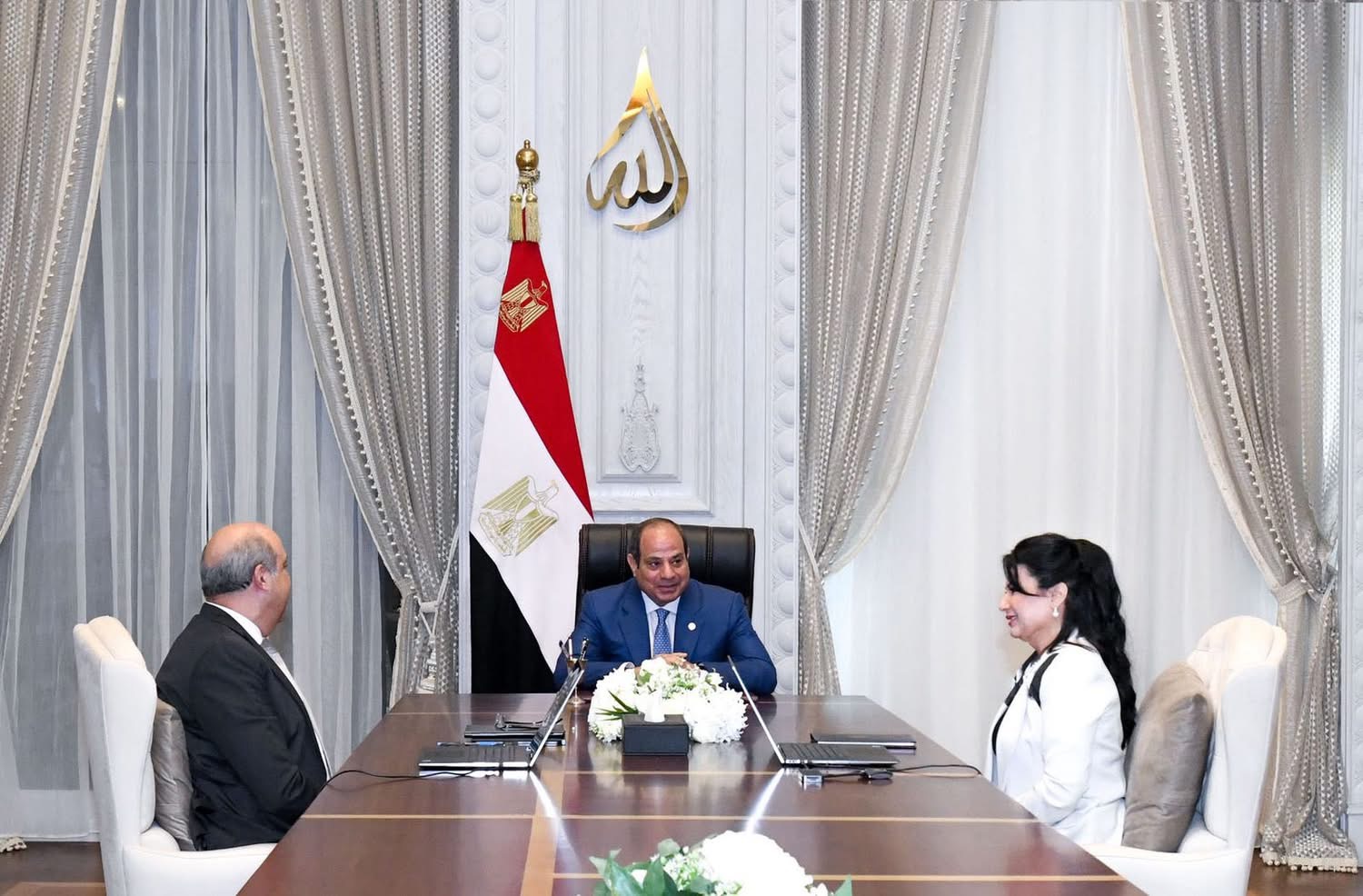 الرئيس السيسي يتابع استراتيجية تطوير قطاع الطيران المدني.. توجيهات بالشراكة مع القطاع الخاص وطرح مطار الغردقة بنهاية 2025