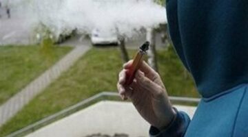 السجائر الإلكترونية تفوق التبغ في السمية.. اعرف التفاصيل