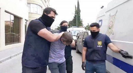 السلطات الأذربيجانية تعتقل صحفيين روسيين من مكتب «سبوتنيك» في باكو وتمنع وصول الدبلوماسيين إليهم