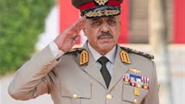 الفريق أحمد خليفة يشهد تخرج دورات جديدة من دارسى الأكاديمية العسكرية للدراسات العليا