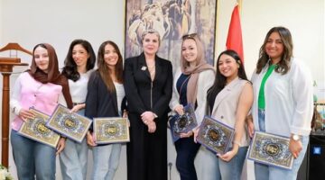 النيابة الإدارية تكرم طالبات بـ"آداب القاهرة" لمشروع تخرج لتمكين ودمج ذوي الهمم