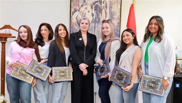 النيابة الإدارية تكرم طالبات بـ"آداب القاهرة" لمشروع تخرج لتمكين ودمج ذوي الهمم