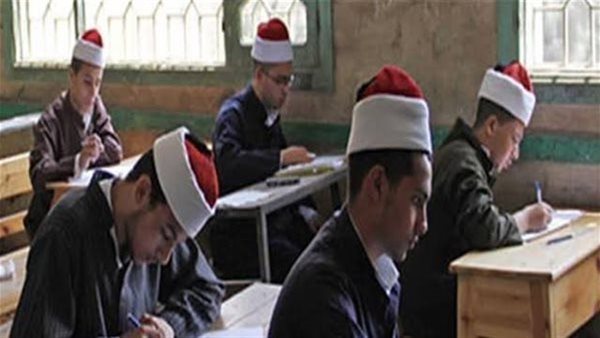 امتحانات الثانوية الأزهرية 2025.. طلاب عملي يؤدون اللغة الأجنبية غدا