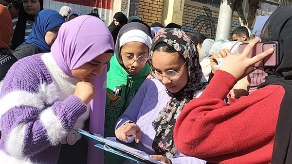 بدء امتحان اللغة الإنجليزية لطلاب الإعدادية في القاهرة