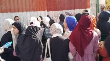 بدء توافد الطلاب على اللجان الامتحانية لأداء امتحان اللغة الأجنبية الأولى