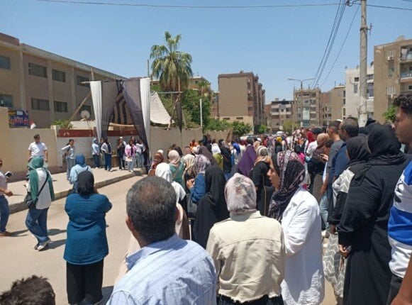 تباين آراء طلاب الثانوية العامة حول امتحان اللغة الإنجليزية في القليوبية