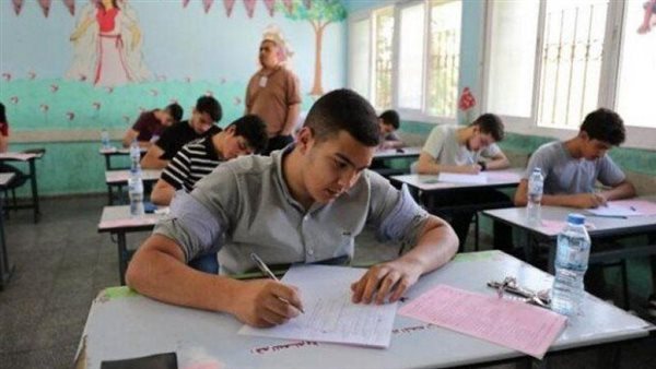 تداول إجابات أسئلة امتحان الفيزياء لـ الثانوية العامة 2025
