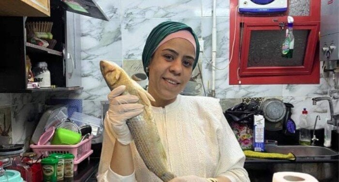 خناقة دكان الفسيخ.. اقتحام محل البلوجر «أم مكة» يتصدر الترند 