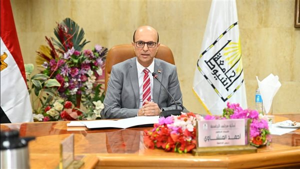 رئيس جامعة أسيوط يؤكد على عدم إقامة حفلات التخرج خارج الحرم الجامعي