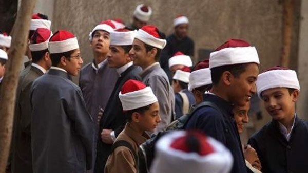 طلاب القسم العلمى بالثانوية الأزهرية يؤدون اليوم امتحان مادة الأدب والنصوص