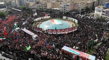 عسكريون وعلماء.. إيران تشيع جثامين 60 شخصاً اغتالتهم إسرائيل