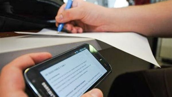 فضح نفسه.. تداول صور امتحان الفيزياء للثانوية العامة بالاسم ورقم جلوس الطالب
