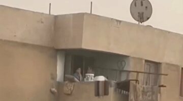 فيديو هزّ السوشيال ميديا.. أب يضرب نجله بوحشية داخل «بلكونة» بالشرقية