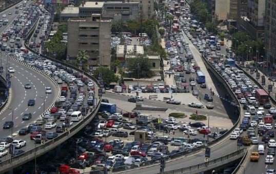 قبل ما تنزل من بيتك.. كثافات مرورية بطرق ومحاور القاهرة والجيزة