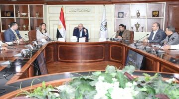 محافظ بني سويف يبحث مع نائب وزير الاتصالات سبل التعاون في ملف الرقمنة