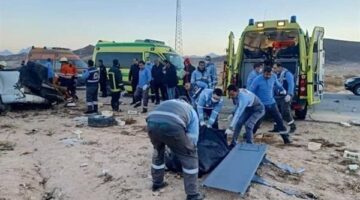 مصرع 5 أشخاص في حادث بين ميكروباص وتريلا أعلى الدائري الأوسطي