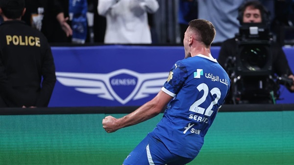 نجم الأهلي السابق: الهلال شرف العرب في المونديال