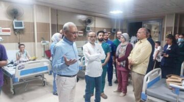 بعد شكوي والدته على السوشيال ميديا.. رئيس جامعة المنيا يتحرك فورًا ويطمئن على حالة طفل