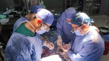 جراحة دقيقة لاستئصال ورم بالقولون بالمنظار الجراحي بمستشفى جامعة قناة السويس