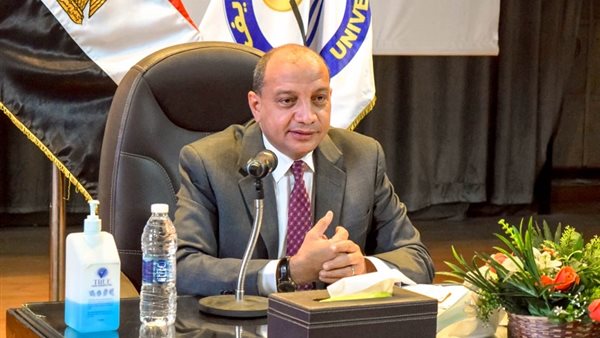رئيس جامعة بني سويف يفتتح المرحلة الأولى بكلية العلوم