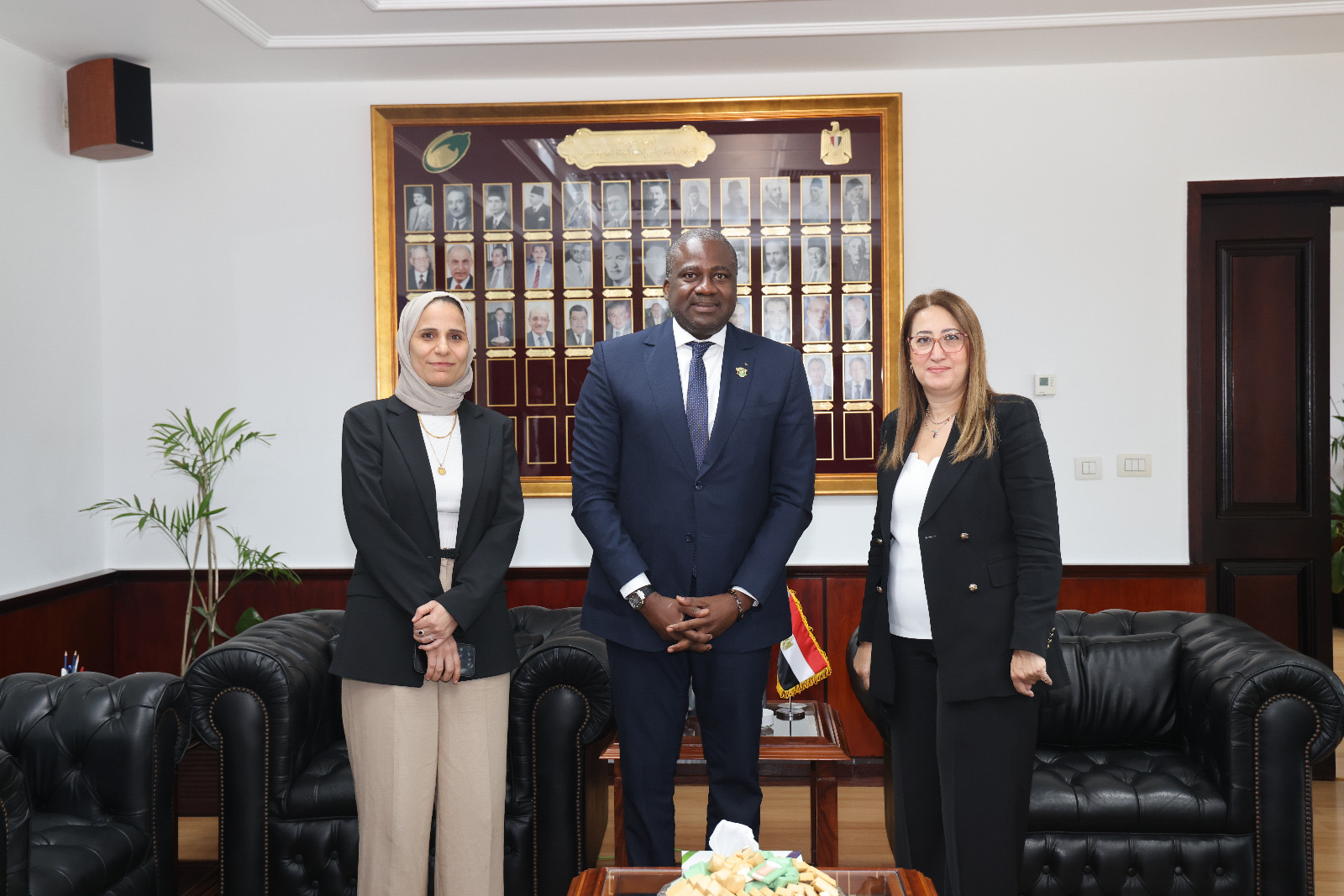 رئيسة البريد المصري تستقبل المدير التنفيذي لبريد كوت ديفوار