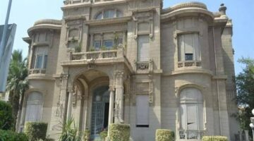 طالبة تطعن فرد أمن إداري بجامعة عين شمس بسبب منعها من الدخول