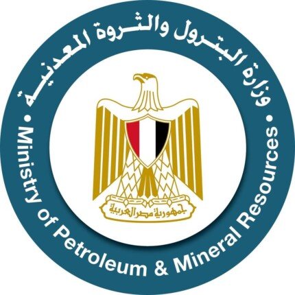 مصرع شخصين وإنقاذ 24 آخرين في غرق حفار بترول بالبحر الأحمر
