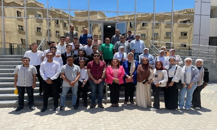 نائب محافظ سوهاج يقود حملة شبابية للتبرع بالدم احتفالًا باليوم العالمي